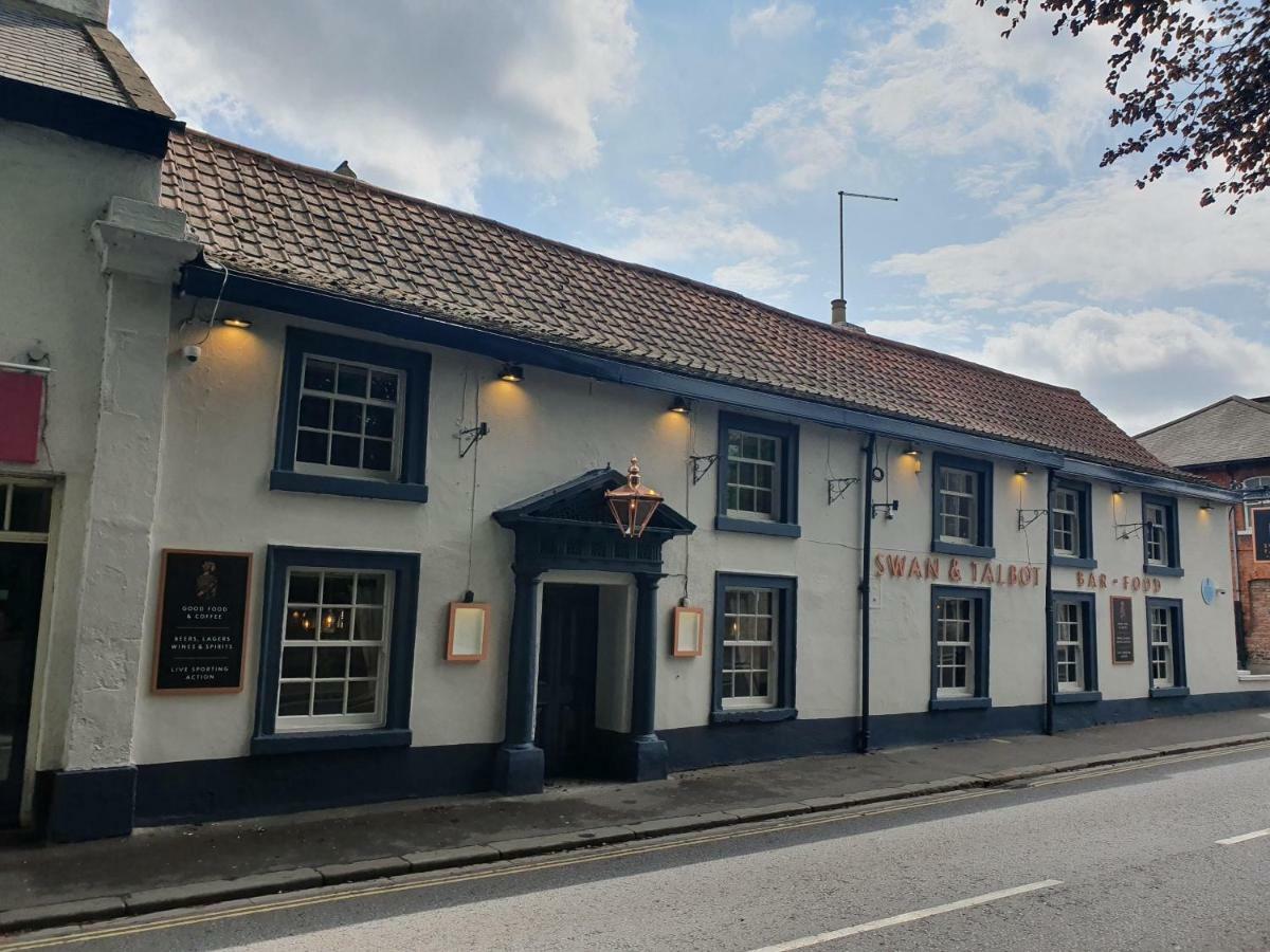 Swan & Talbot Inn 韦瑟比 外观 照片