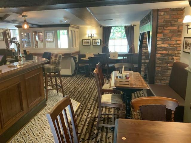 Swan & Talbot Inn 韦瑟比 外观 照片