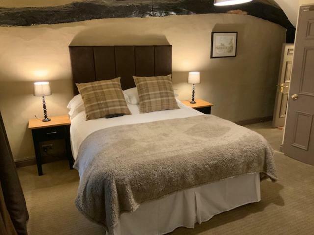 Swan & Talbot Inn 韦瑟比 外观 照片
