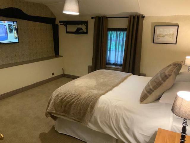 Swan & Talbot Inn 韦瑟比 外观 照片
