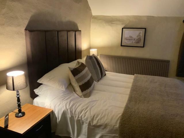 Swan & Talbot Inn 韦瑟比 外观 照片
